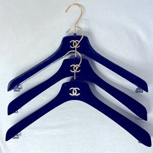 CHANEL  hangers